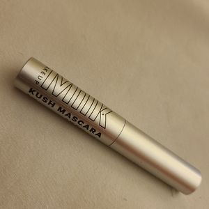 Mini black mascara